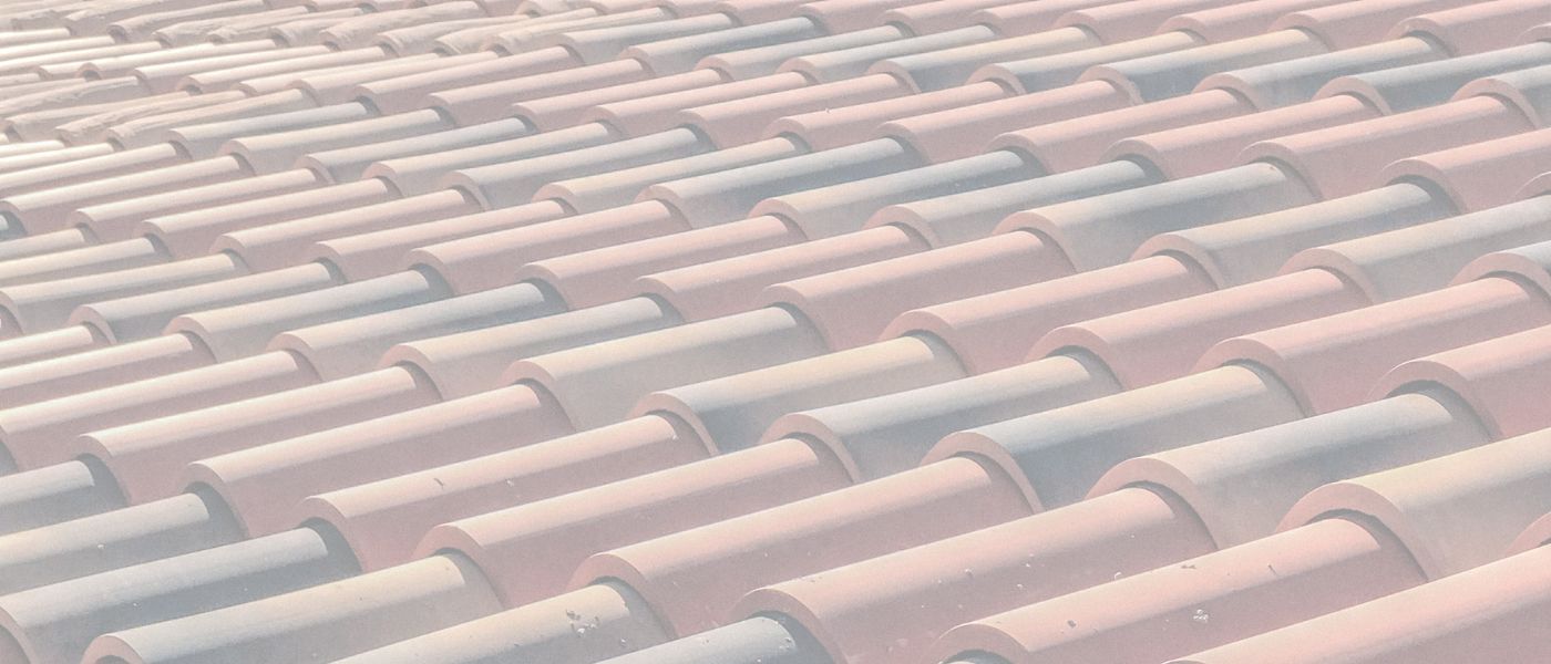 Entreprise Belli est spécialisée dans la rénovation de toiture, couverture, zinguerie, charpente et l'installation de fenêtres de toit, gouttières dans la région de Bordeaux